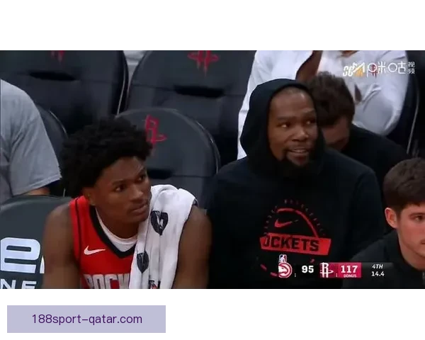 杜兰特25分6篮板终结老鹰11连胜 末节与队友热聊咧嘴大笑